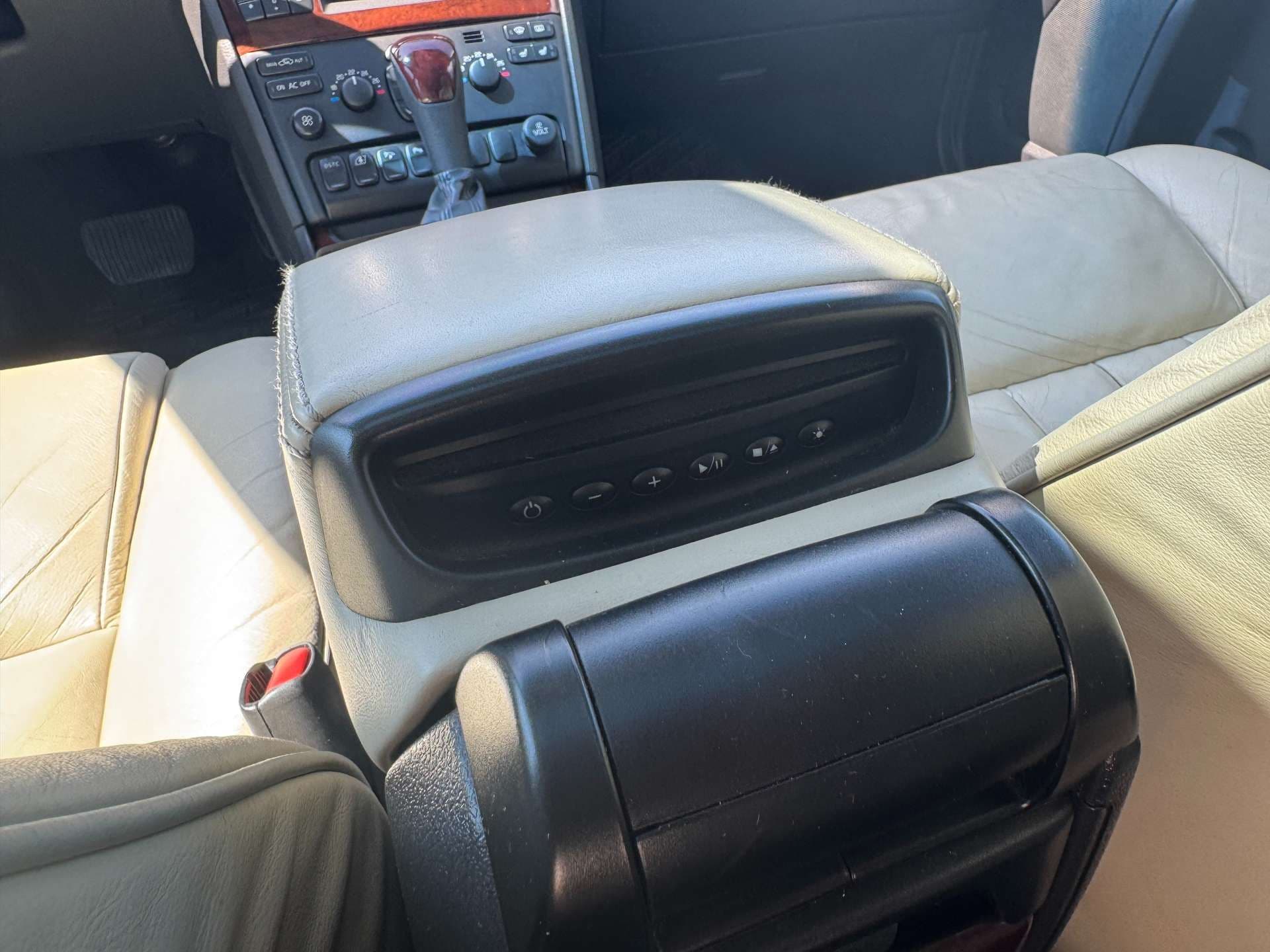 Volvo XC90 4,4 V8 Geartronic Executive AWD |*1.BESITZ* VOLL* - Bild 35